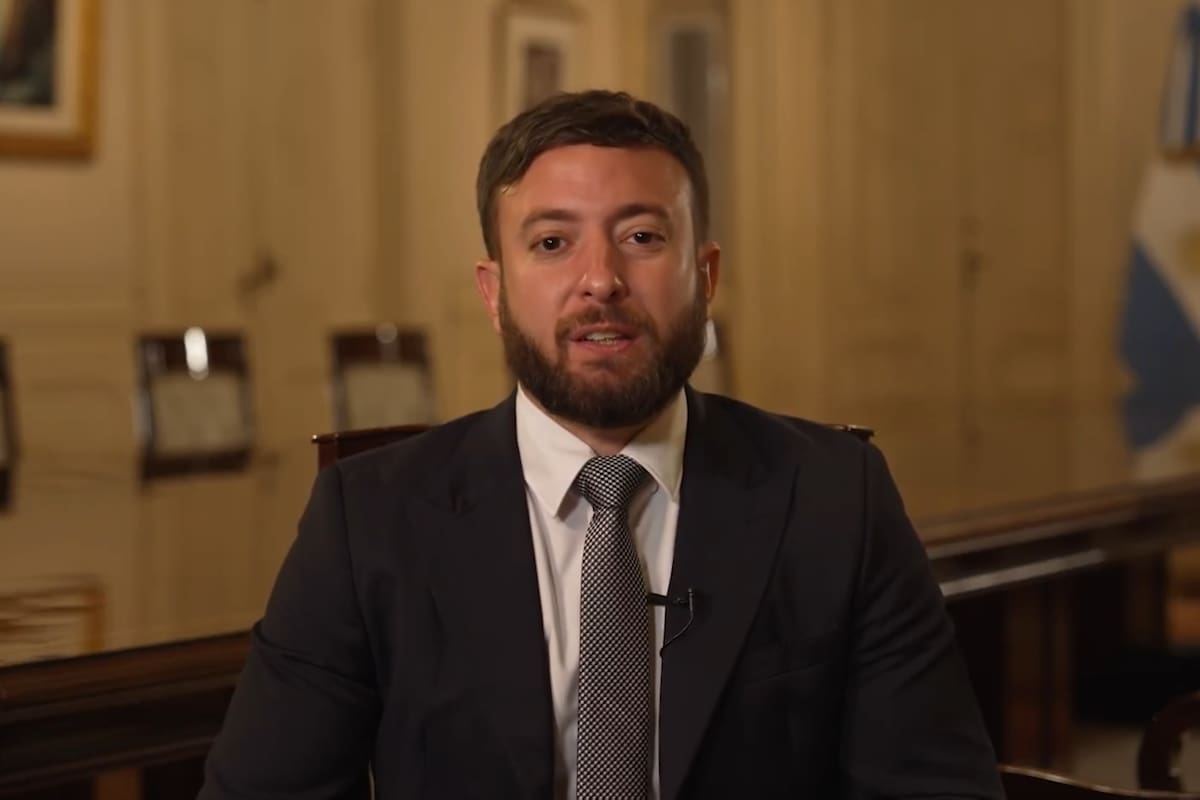 El escritor libertario de 36 años Agustín Laje es el encargado de narrar el video difundido por el Gobierno por el Día de la memoria