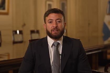 El escritor libertario de 36 años Agustín Laje es el encargado de narrar el video difundido por el Gobierno por el Día de la memoria