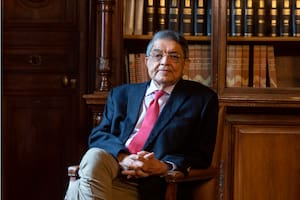 El escritor nicaragüense Sergio Ramírez fue distinguido con el Premio VI Bienal Mario Vargas Llosa