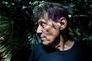 El escritor Osvaldo Baigorria en una producción para Rolling Stone