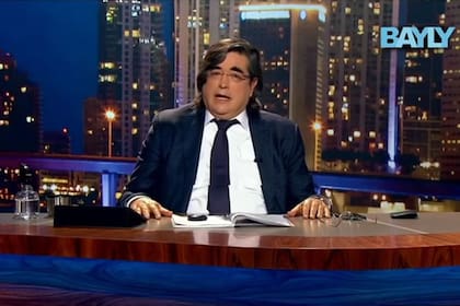 El escritor peruano se sumó a las críticas desde su programa Bayly que se emite todas las noches por el canal Mega TV desde Miami