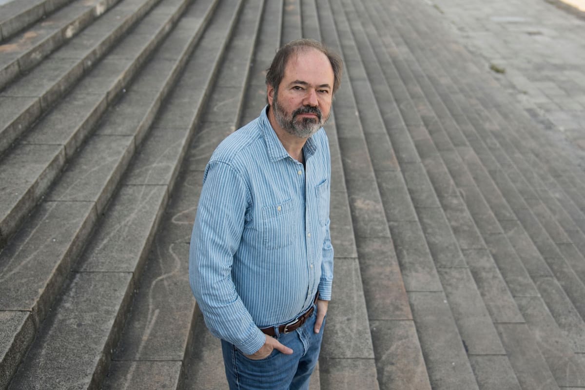 El escritor, que acaba de lanzar un libro sobre Ciudad de México, lamenta la polarización que atraviesa América Latina y cree que las redes sociales, con su lógica simplista, son parte del problema