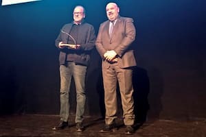 El escritor Rodolfo Piovera y el alcalde Jamie Martínez en la gala de premiación, en Palma de Mallorca