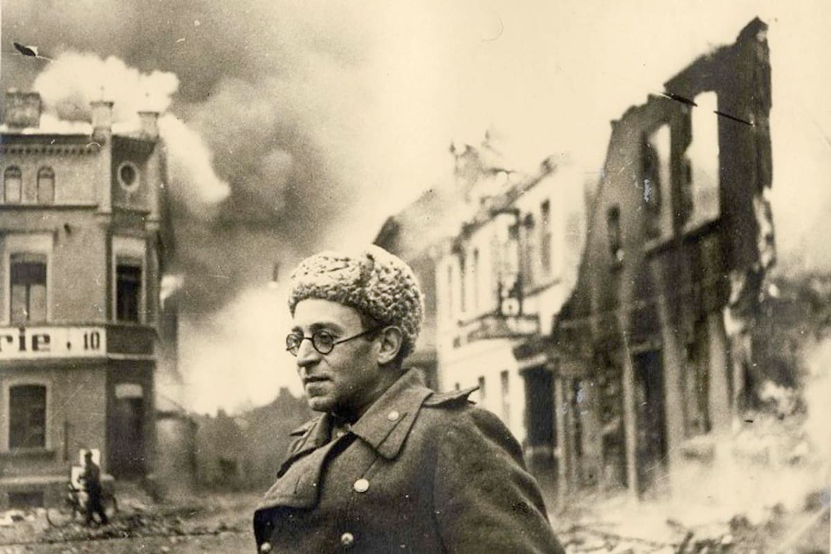 El escritor ucraniano Vasili Grossman en Schwerin, Alemania, en 1945