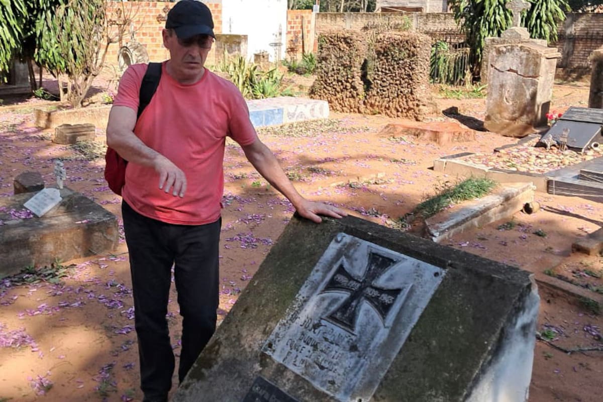El escritor y peridosita Abel Basti asegura que Adolf Hitler murió en Asunción del Paraguay