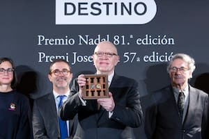 El escritor y periodista Jorge Fernández Díaz ganó el Premio Nadal por su novela "El secreto de Marcial"