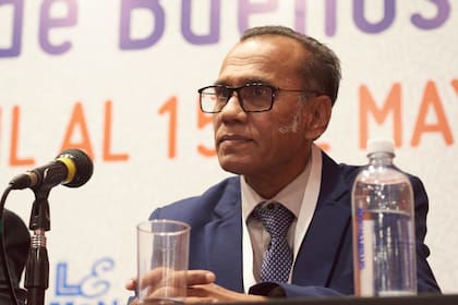 El escritor y traductor bangladesí Razu Alauddin