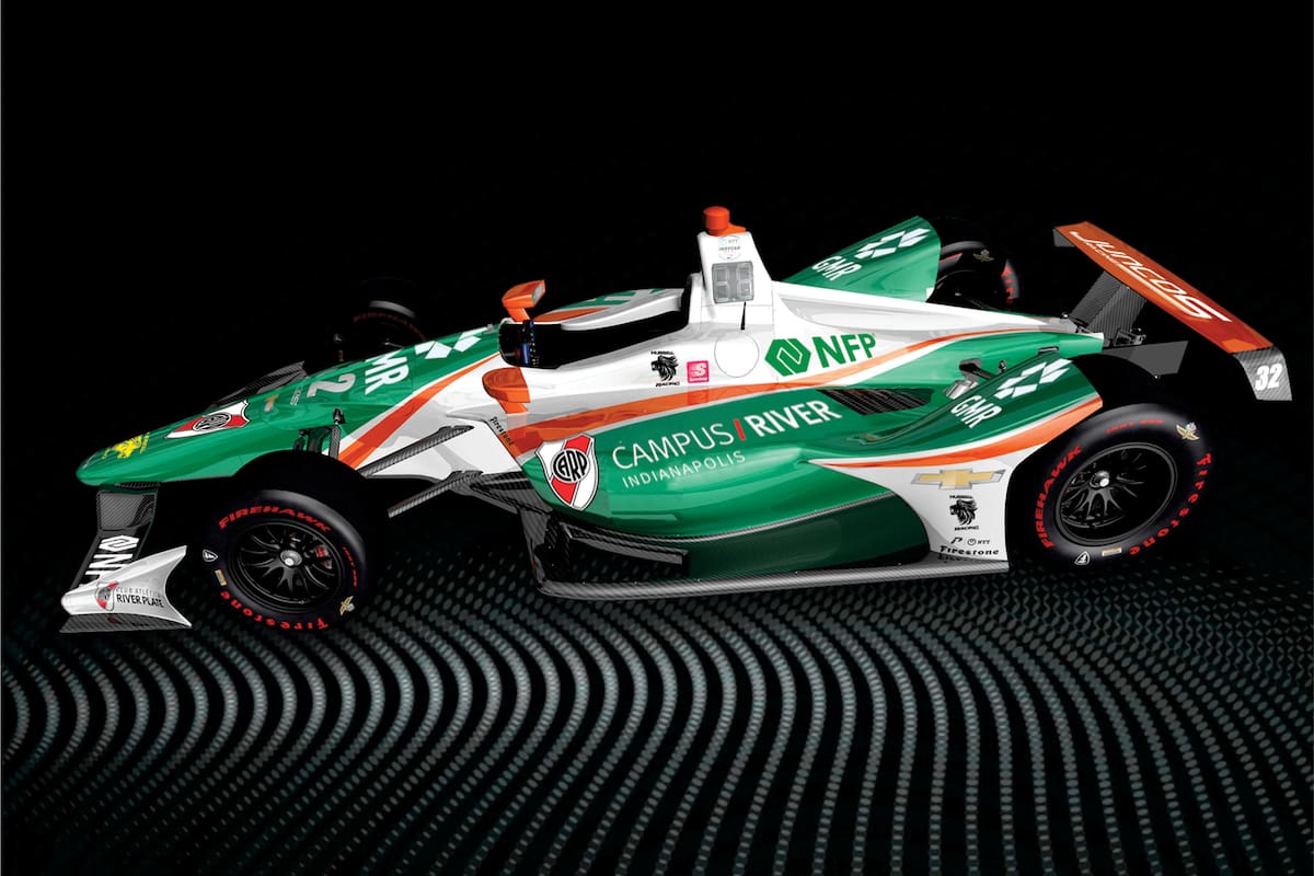 El escudo de River en el auto de Juncos Racing que conducirá Kyler Kaiser en la 500 Millas de Indianápolis