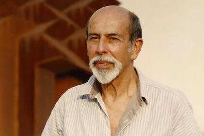 El escultor colombiano Eduardo Ramírez Villamizar