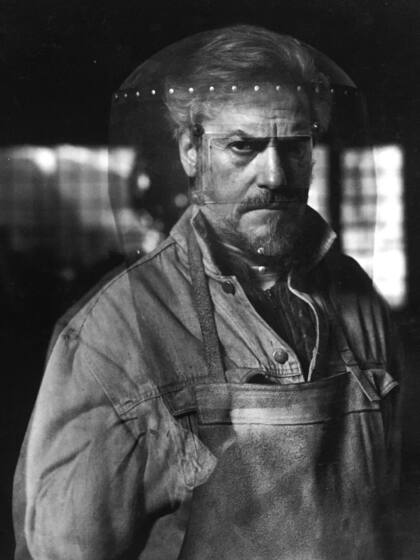 El escultor Roberto Rosas
