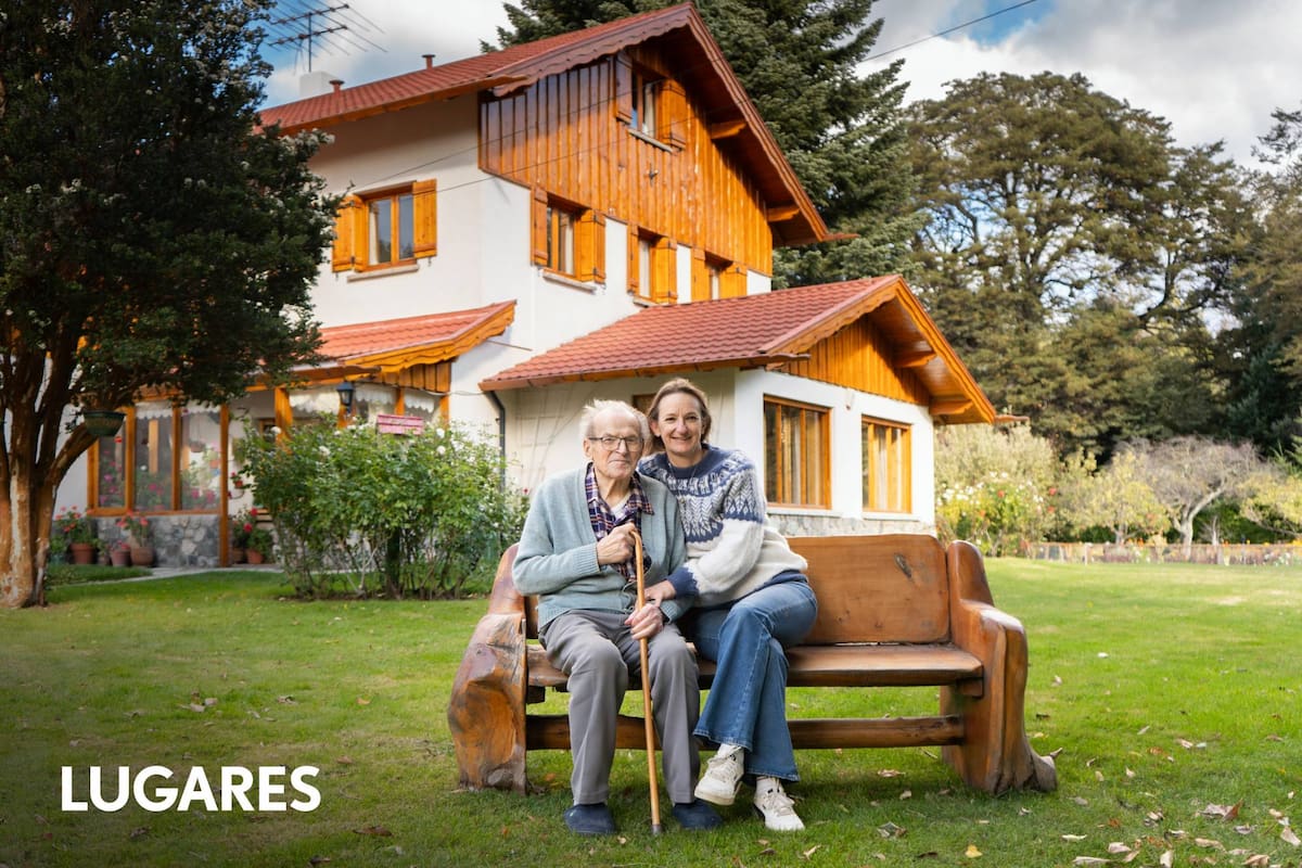 El esloveno Antonio Kastelic (97) y su hija Adriana son los anfitriones de este rincón patagónico