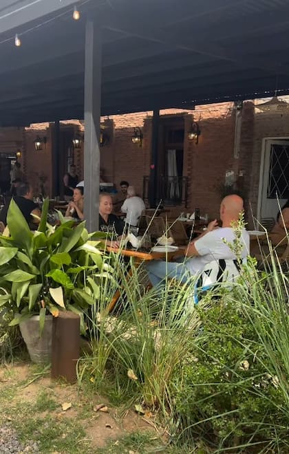 El espacio combina restaurante, parrilla y cafetería en un entorno rural (Captura: Instagram @harasdekeen)