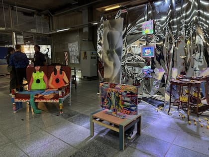 El espacio Cosmiko, en feria de arte de La Plata, Plateada, con obra de Marta de la Gente