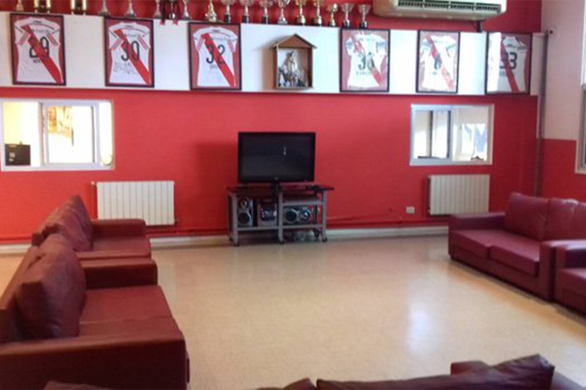 El espacio de recreación para los pensionados, vacío.