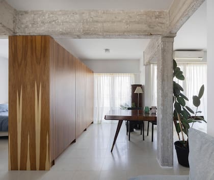 El espacio donde suele trabajar la dueña de casa. Carpintería de madera (HN amoblamientos).