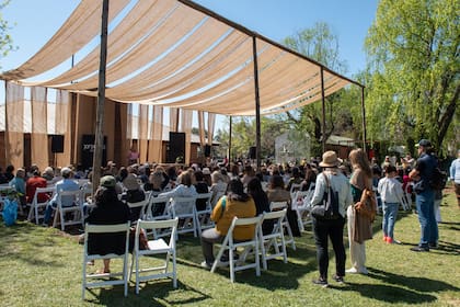 El espacio para charlas en Jardín Fest 2023. Este año también se contará con un anfiteatro bajo los árboles para que se desarrollen las charlas y los talleres.