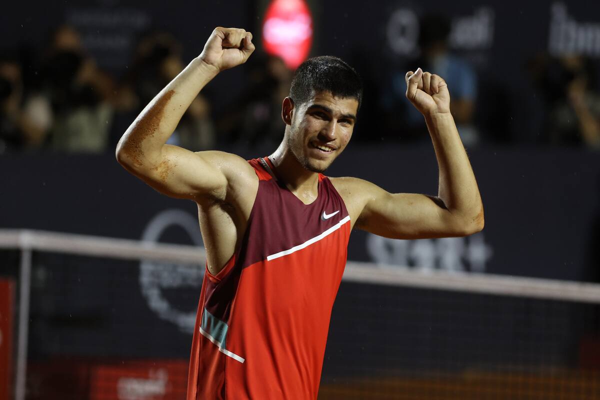 El español Carlos Alcaraz, de sólo 18 años, venció al argentino Diego Schwartzman y conquistó el título en Río de Janeiro.