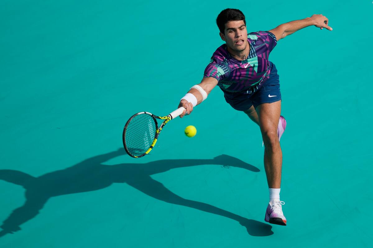 El español Carlos Alcaraz, número 1 del ranking, perdió sus dos partidos en el torneo de exhibición Mubadala Tennis World Championship, en Abu Dhabi