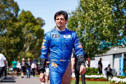 El español Carlos Sainz, actualmente en McLaren, el piloto que más entusiasma en Maranello para reemplazar a Vettel, si el alemán no declina en sus pretensiones