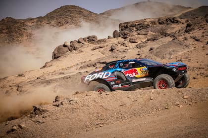 El español Carlos Sainz es una de las grandes atracciones del Dakar: busca su quinto título