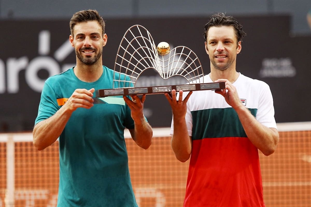 El español Marcel Granollers y el argentino Horacio Zeballos, con el trofeo del ATP 500 de Río.