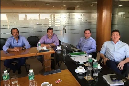 El español reunido con los principales dirigentes paraguayos y el nuevo presidente de Conmebol