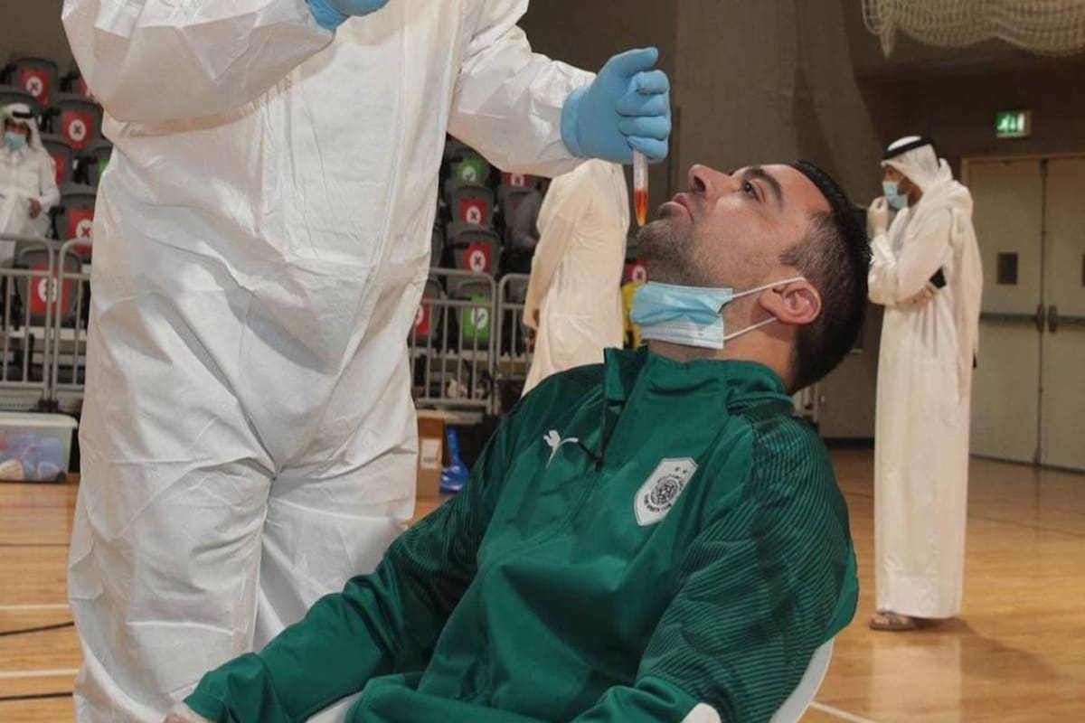 El español Xavi Hernández, ex compañero de Lionel Messi en Barcelona y sindicado como posible reemplazante del actual DT del equipo, dio positivo de coronavirus luego de un test realizado en Qatar, donde dirige al Al-Sadd.