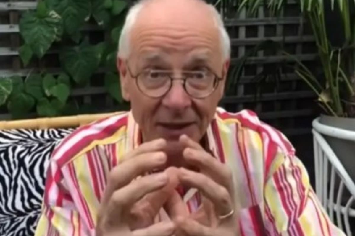 El especialista dio detalles de lo que sucede cuando nos sonamos los nudillos. Fuente: TikTok