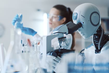 El especialista explica el nuevo paradigma del trabajo: uno en que la IA se complementa con la mirada humana