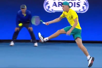 El espectacular anticipo del australiano De Minaur ante el alemán Zverev en la ATP Cup