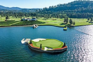 El espectacular hoyo isla del Coeur d’Alene Golf Course en Idaho, Estados Unidos