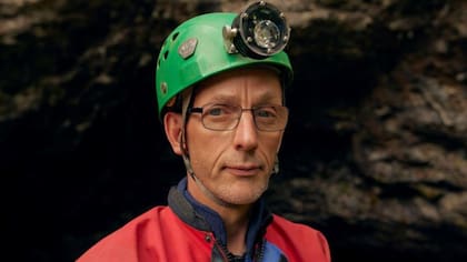 El espeleólogo Phil Short pasó mil horas bajo tierra mientras exploraba la cueva J2 en México.