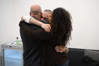 El esperado abrazo de la familia Wenkert