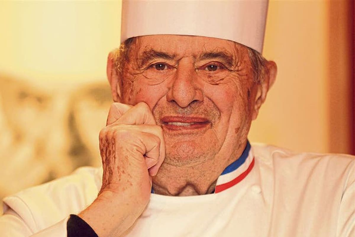 El establecimiento de Paul Bocuse ostentaba la máxima distinción de la gastronomía desde 1965; indignación por la medida