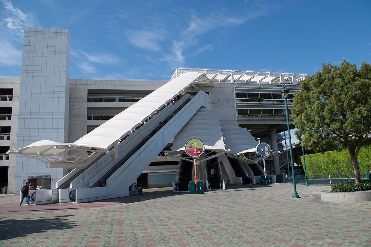 El estacionamiento Mickey & Friends del parque Disneyland, en Anaheim, California