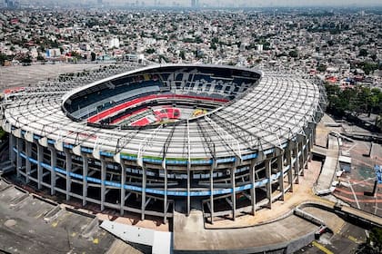 El Estadio Azteca hará historia al albergar su tercera Copa del Mundo, aunque los trabajos de remodelación podrían impedirlo (Archivo)