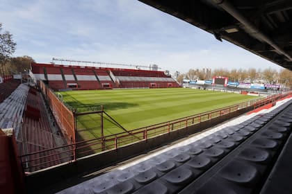 El estadio de Argentinos Juniors, vacío en tiempos de coronavirus; el presidente, Cristian Malaspina, se enfrentó con la postura de Ameal.