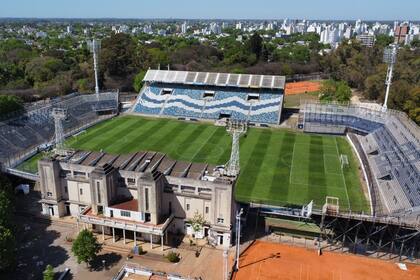 El Estadio de Gimnasia y Esgrima de La Plata, escenario de otra barbarie del fútbol argentino