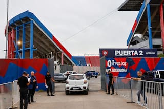 El apriete de los barras al plantel y el insólito reclamo de una "lista" de los futbolistas que no quieren jugar