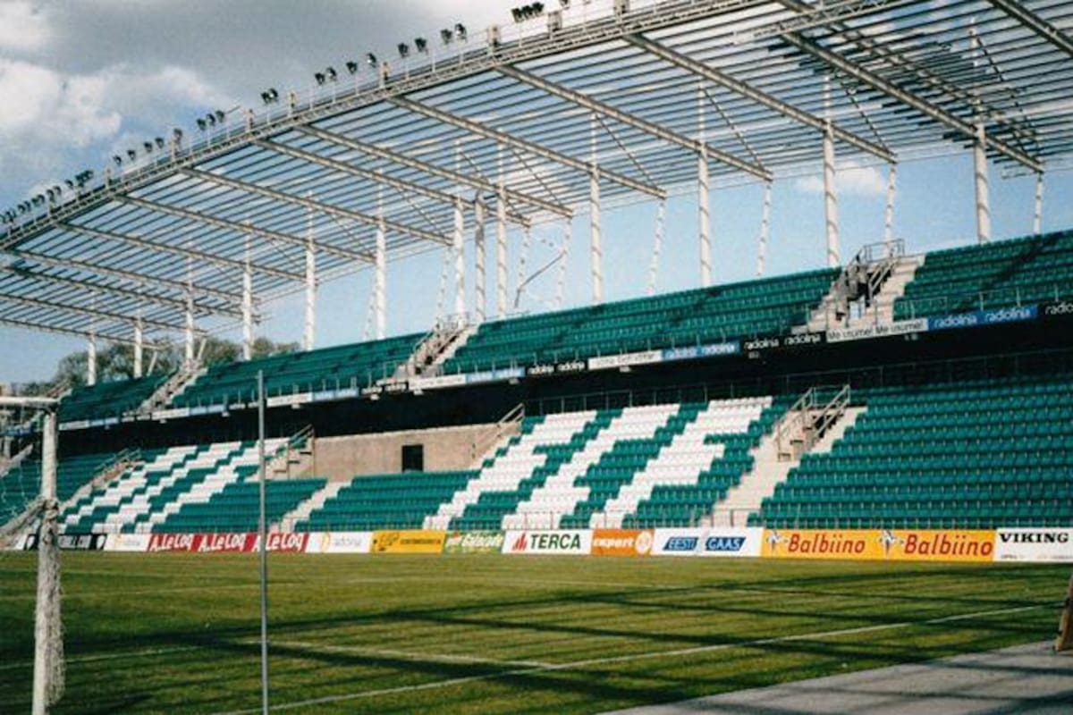 El estadio Le Coq Arena, tiene capacidad para 10.000 espectadores pero fue ampliado para esta cita