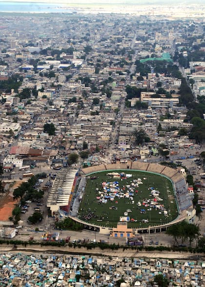 El estadio principal de Haití fue tomado en febrero de 2024, pero también fue utilizado por refugiados en el desastre humanitario ocurrido en 2010