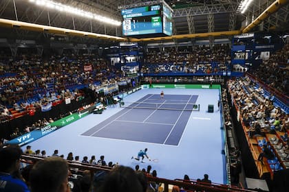 El estadio Ruca Che, de Neuquén, durante la serie de Copa Davis entre la Argentina y Turquía; 3000 personas disfrutan lo deportivo y el entorno