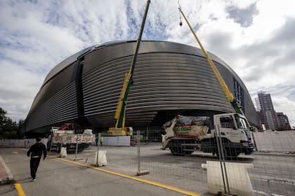 El estadio Santiago Bernabéu, en octubre de 2023, cuando era remodelado como un predio multiusos.