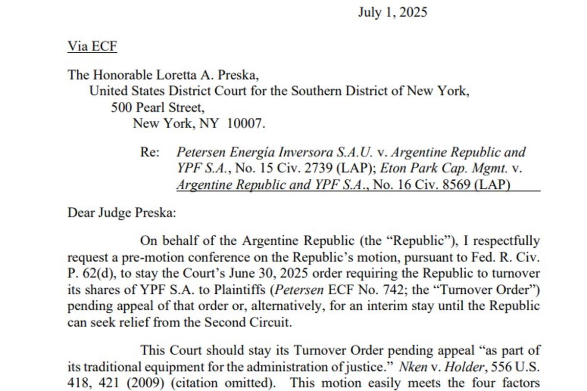 El Estado argentino presentó un escrito ante la jueza Loretta Preska para suspender la orden de entregar el 51% de las acciones de YPF