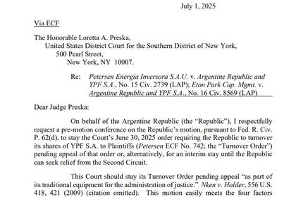 El Estado argentino presentó un escrito ante la jueza Loretta Preska para suspender la orden de entregar el 51% de las acciones de YPF