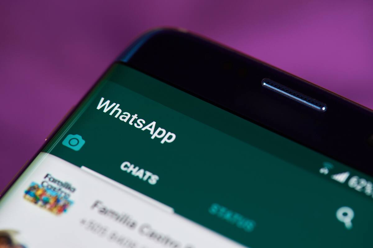 El estado de conexión de WhatsApp a veces puede estar relacionado con tareas que realiza la aplicación en segundo plano