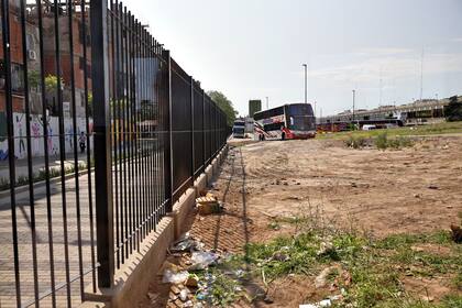 La zona por donde ingresan los colectivos de larga distancia tuvo algunos cambios, pero quedó la puesta en valor parece haber quedado inconclusa