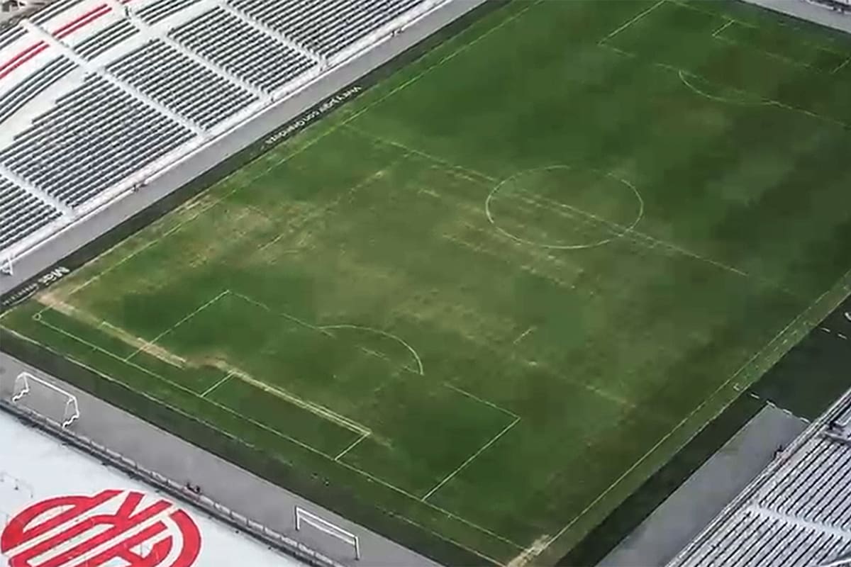 El estado del campo de juego de la cancha de River previo al superclásico, bajo la lupa: esta imagen fue tomada por LA NACION durante la mañana de este viernes, a dos días del partido