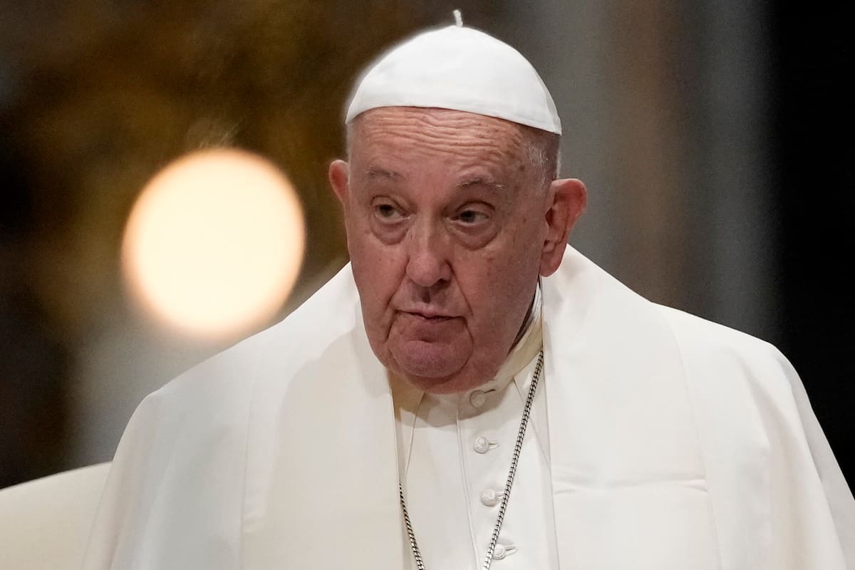 El estado del papa Francisco sigue siendo delicado, pero El Vaticano informó que pudo descansar durante la noche