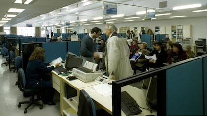 El Estado pagaría $20 mil millones anuales a unos 210.000 ñoquis